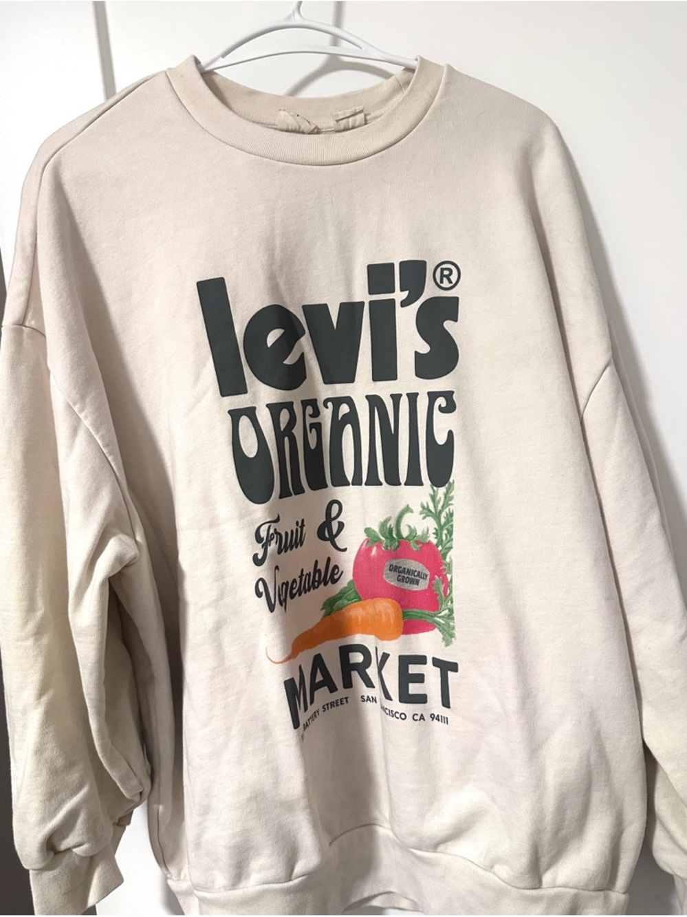 Levi's Cream Graphic Crewneck Sweatshirt Organic Fruit & Veg Market - Picture 3 of 3